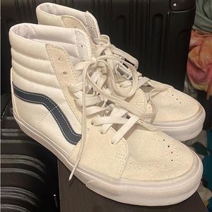 VANS Hi-Top Suede Shoe